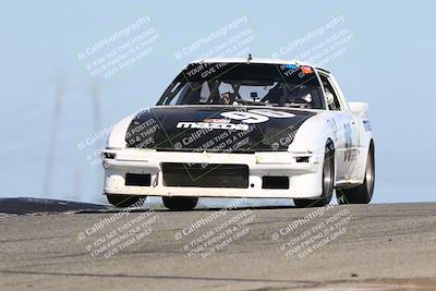 media/Oct-26-2025-CalClub SCCA (Sun) [[8ce1e69566]]/Group 2/Grapevine/